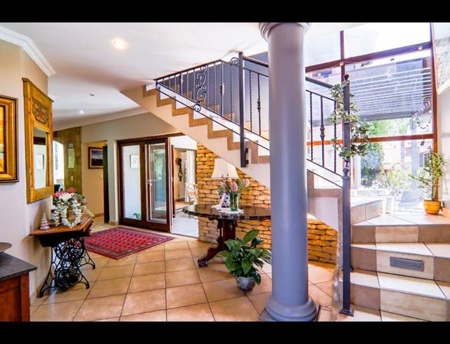 5 BEDROOM HOUSE FOR SALE IN MIDSTREAM ESTATE